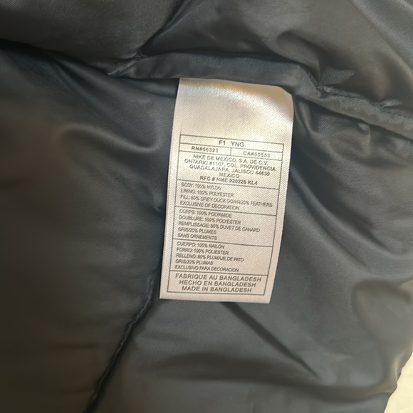 NIKE Winter Coat Used in very good condition fits Adult Small - Picture 4 of 6